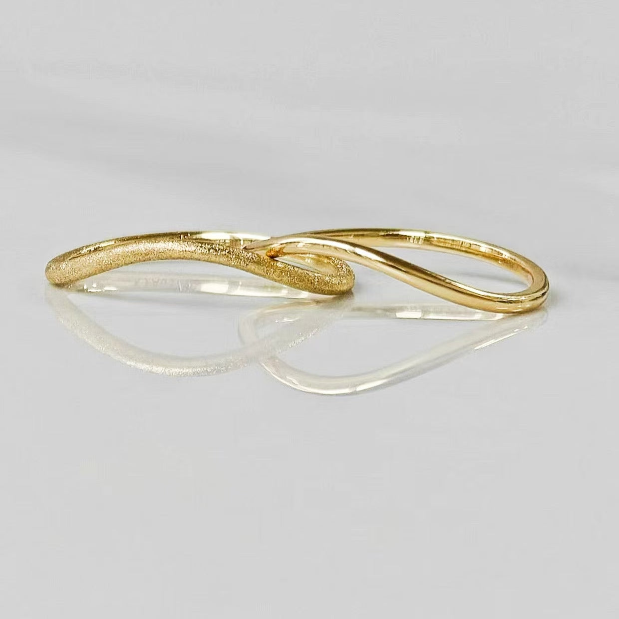 Twist-Arm Ring: Elegant Curves, Unique Charm(Nail Sand)