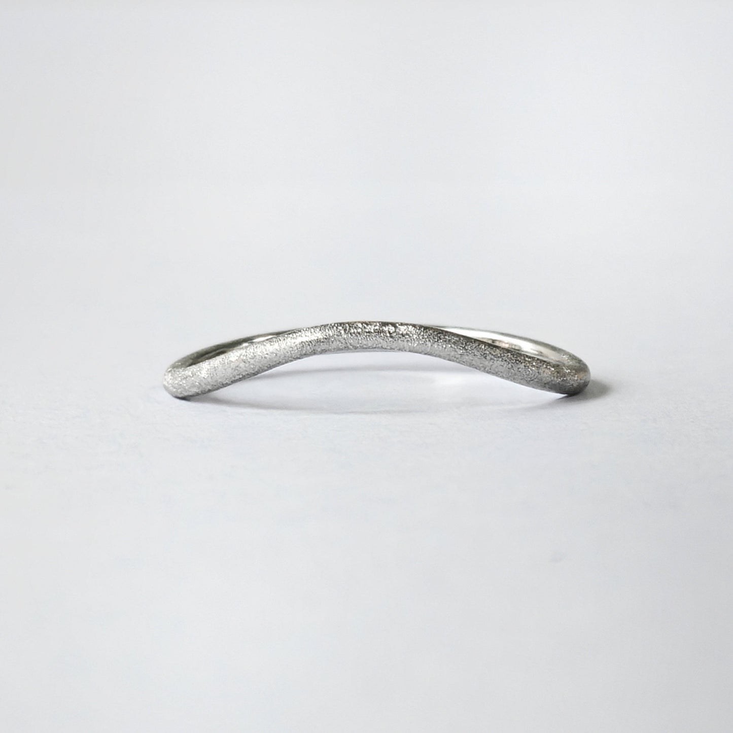 Twist-Arm Ring: Elegant Curves, Unique Charm(Nail Sand)