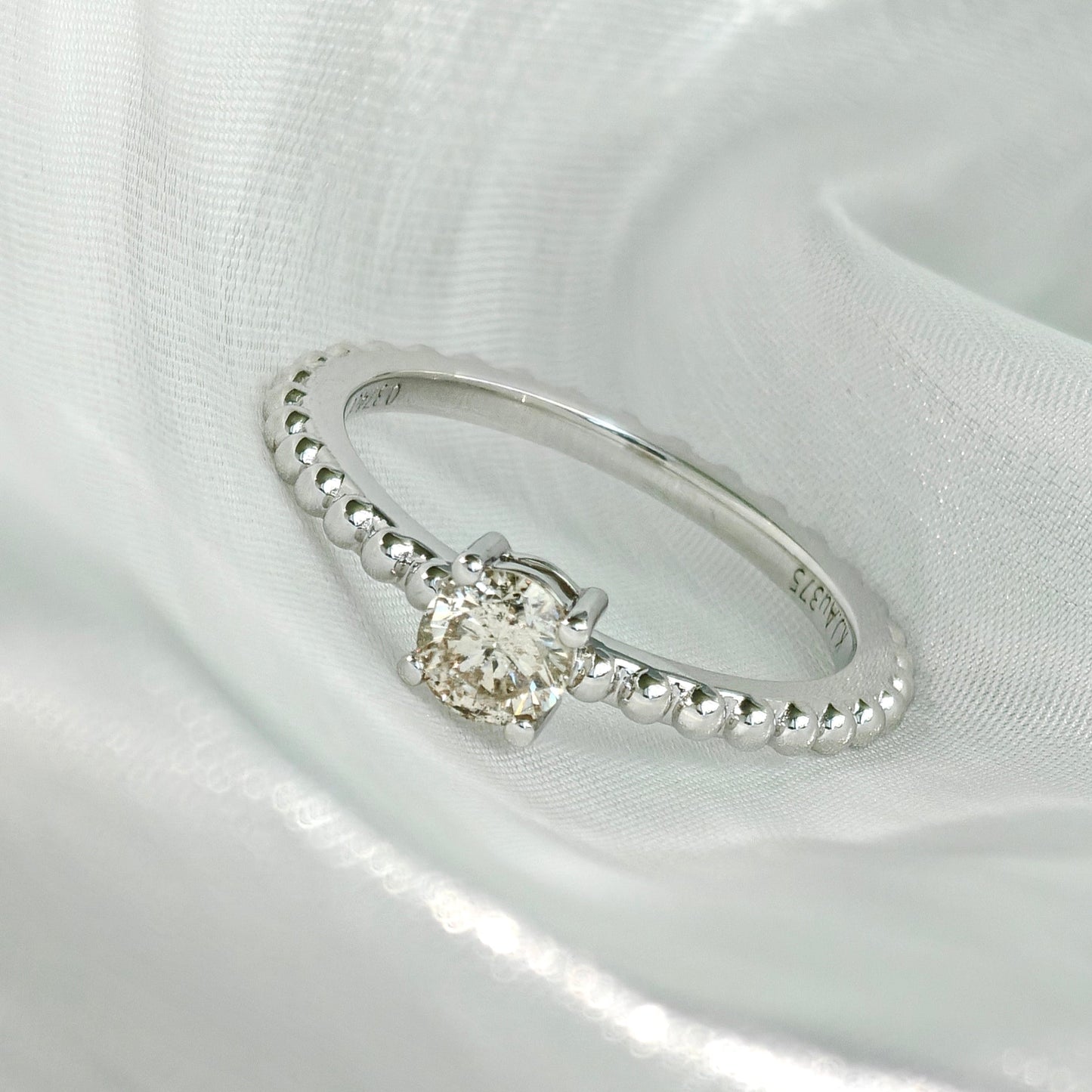 Round Diamond Minimalist Ring (Bespoke Model)