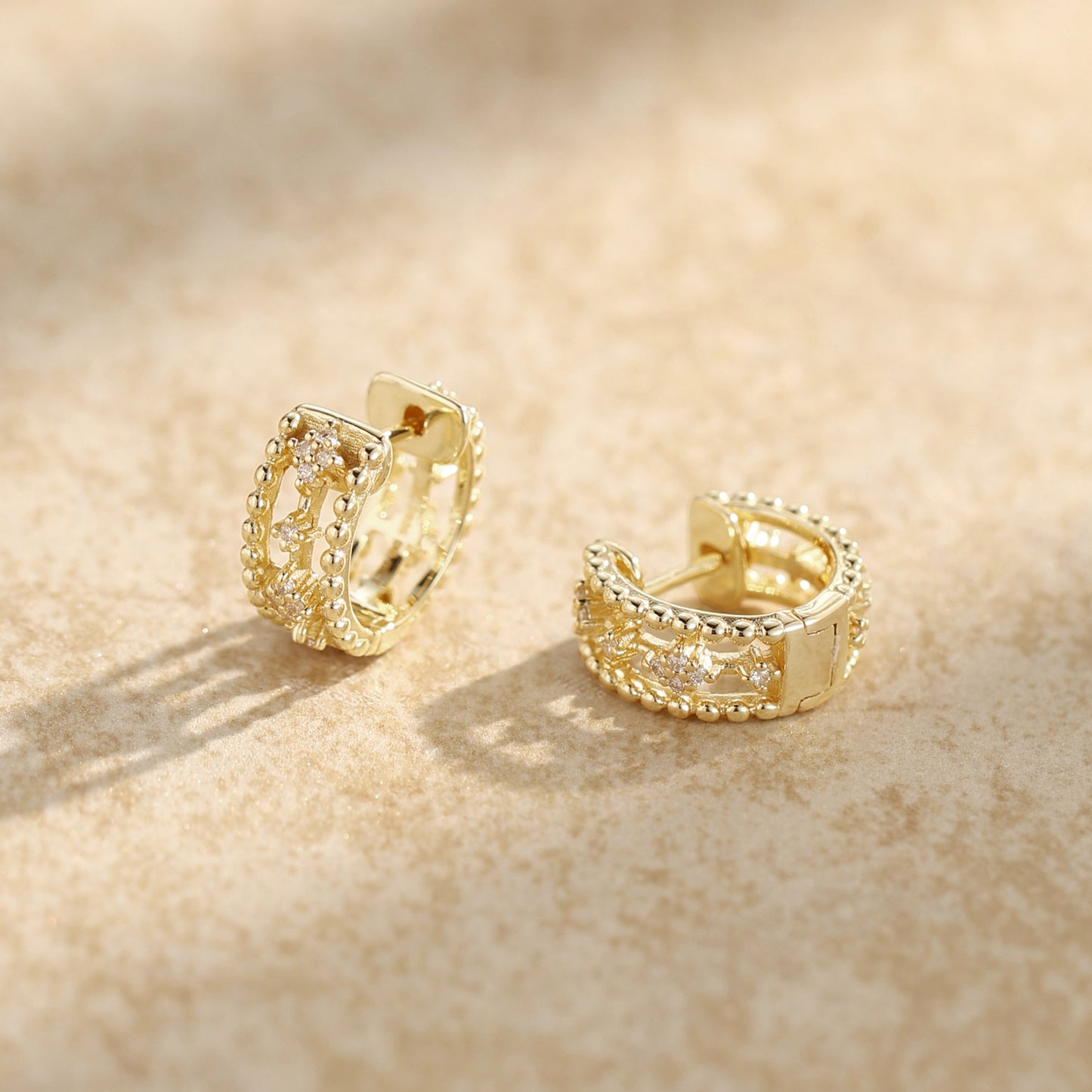 極簡·璀璨珠邊耳環