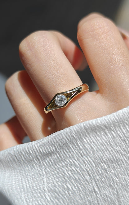 Round Cut Diamond Engagement Rings