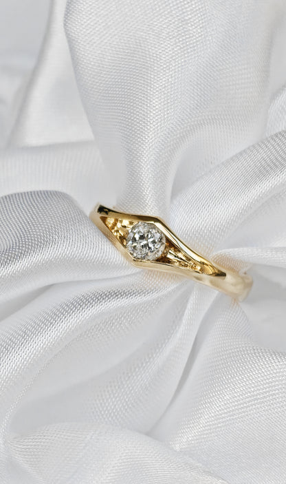 Round Cut Diamond Engagement Rings