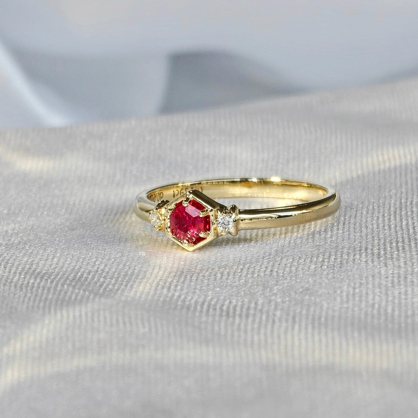 Claw-Set Ruby Polished Ring（Available Now）